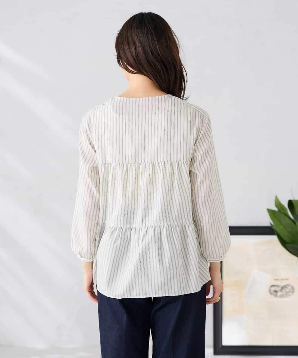 K2BGD32049 a.v.v(アー・ヴェ・ヴェ) ストライプ柄ティアードシアーブラウス アイボリー