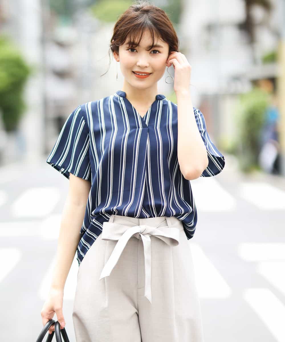 K2BGJ11034 a.v.v(アー・ヴェ・ヴェ) マルチストライプスキッパーブラウス ネイビー
