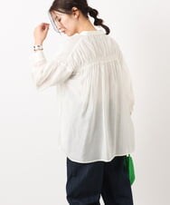 K2BGS41049 a.v.v(アー・ヴェ・ヴェ) バックギャザーシアーシャツ アイボリー