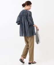 K2BGS41049 a.v.v(アー・ヴェ・ヴェ) バックギャザーシアーシャツ アイボリー