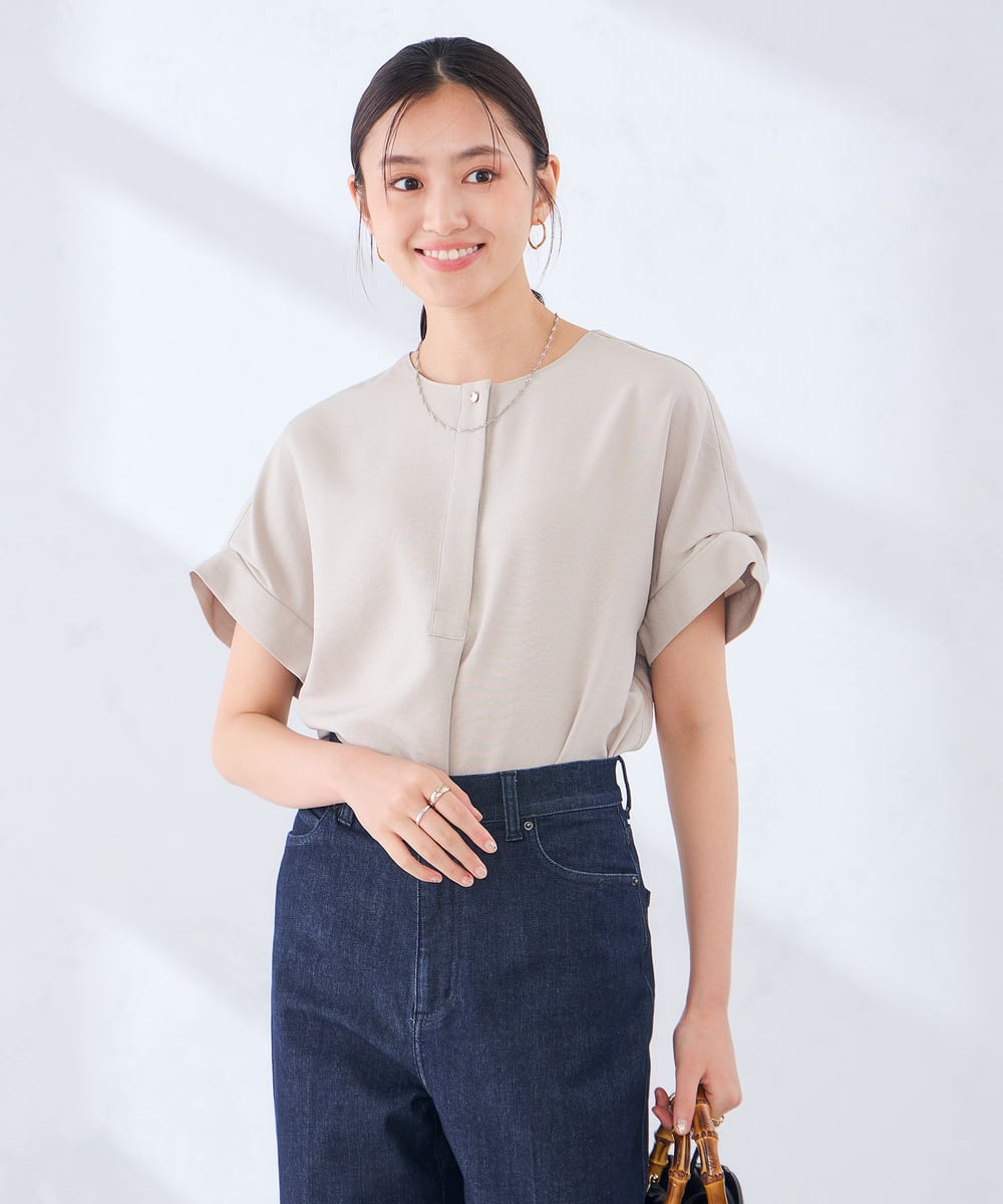 K2BHD06044 a.v.v(アー・ヴェ・ヴェ) 【接触冷感/UVカット】リネンライククルーネックブラウス【セットアップ対応/アンチピリング】 グレージュ