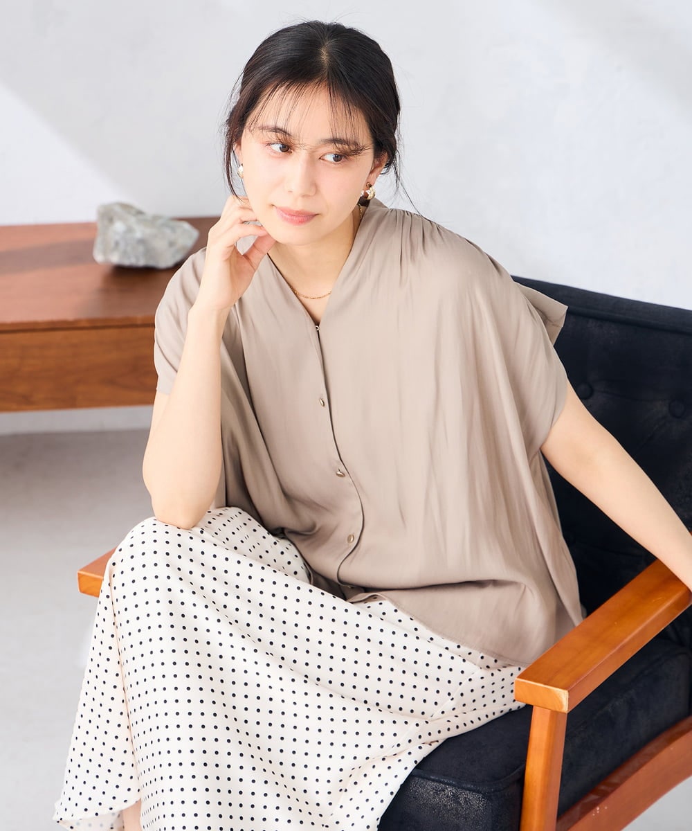 K2BHD40044 a.v.v(アー・ヴェ・ヴェ) Vネックギャザーブラウス アイボリー