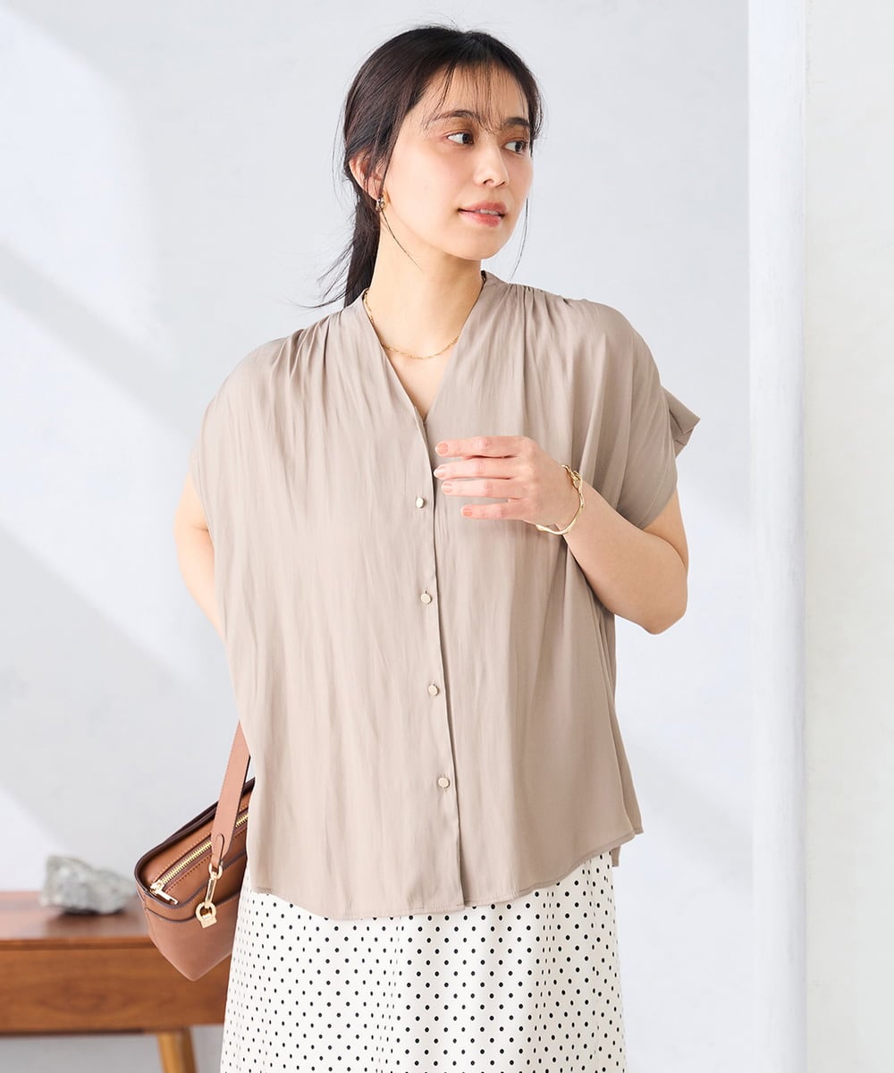 K2BHD40044 a.v.v(アー・ヴェ・ヴェ) Vネックギャザーブラウス アイボリー