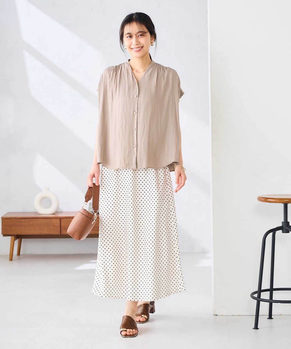 K2BHD40044 a.v.v(アー・ヴェ・ヴェ) Vネックギャザーブラウス アイボリー