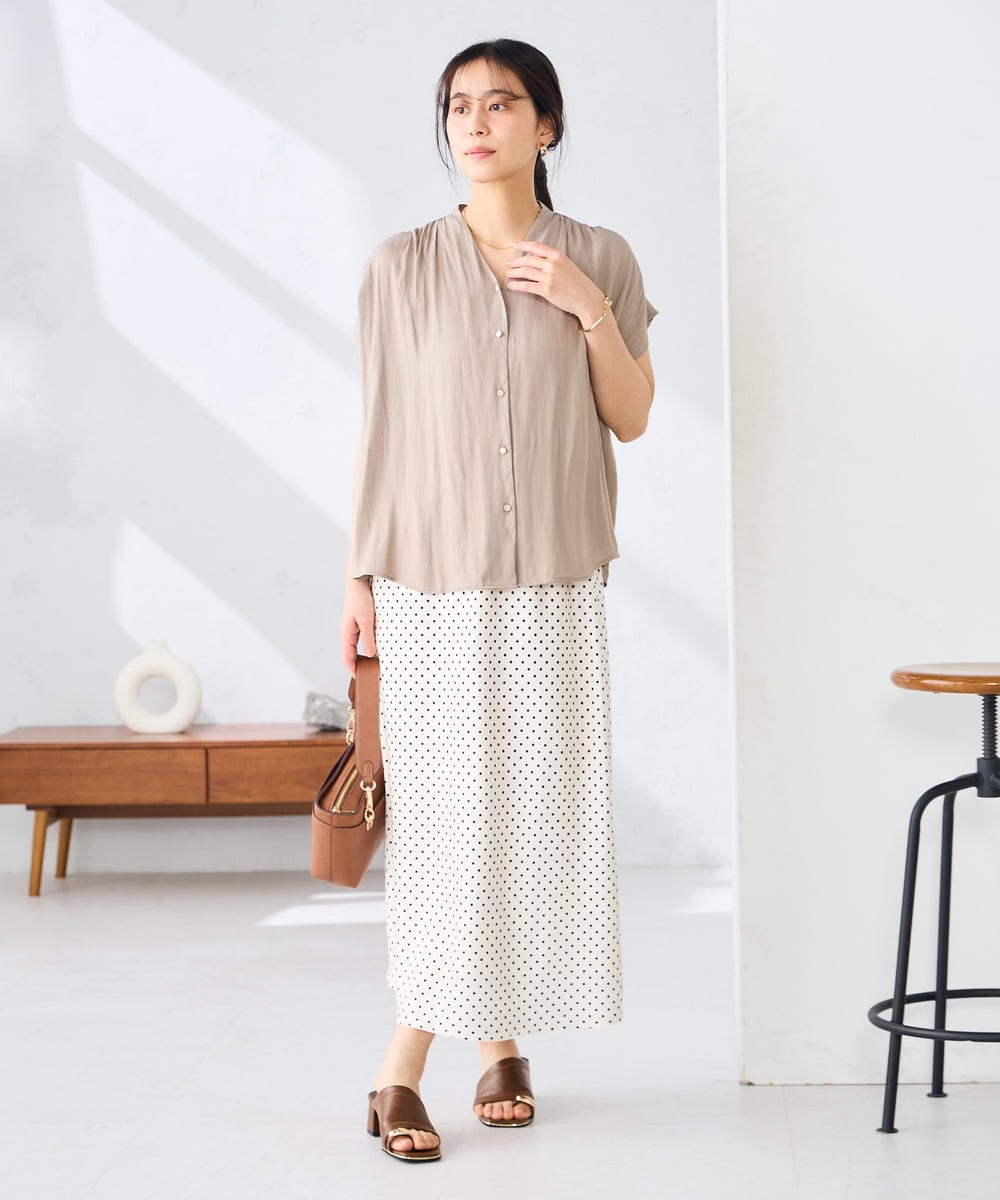 K2BHD40044 a.v.v(アー・ヴェ・ヴェ) Vネックギャザーブラウス アイボリー