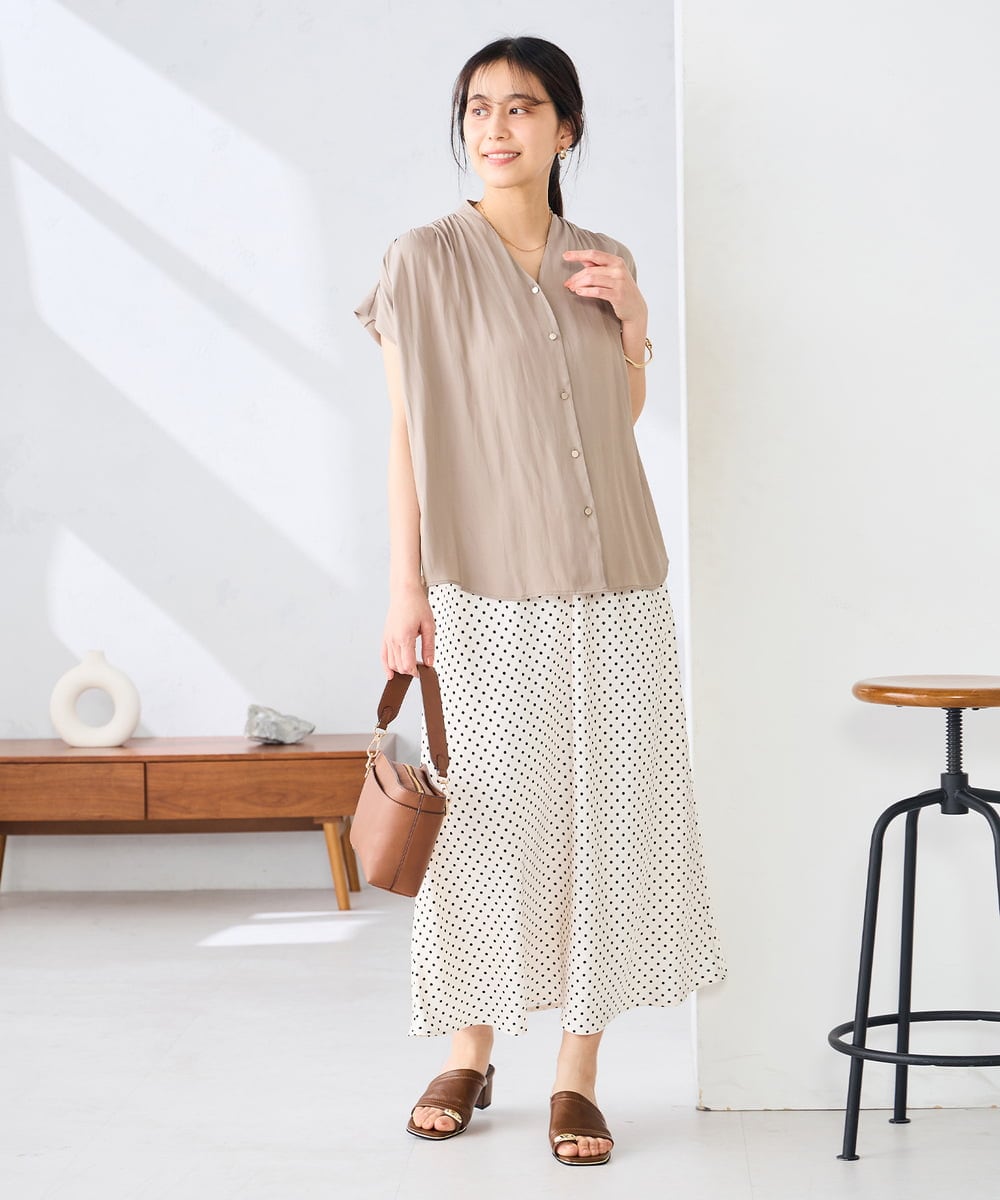 K2BHD40044 a.v.v(アー・ヴェ・ヴェ) Vネックギャザーブラウス アイボリー