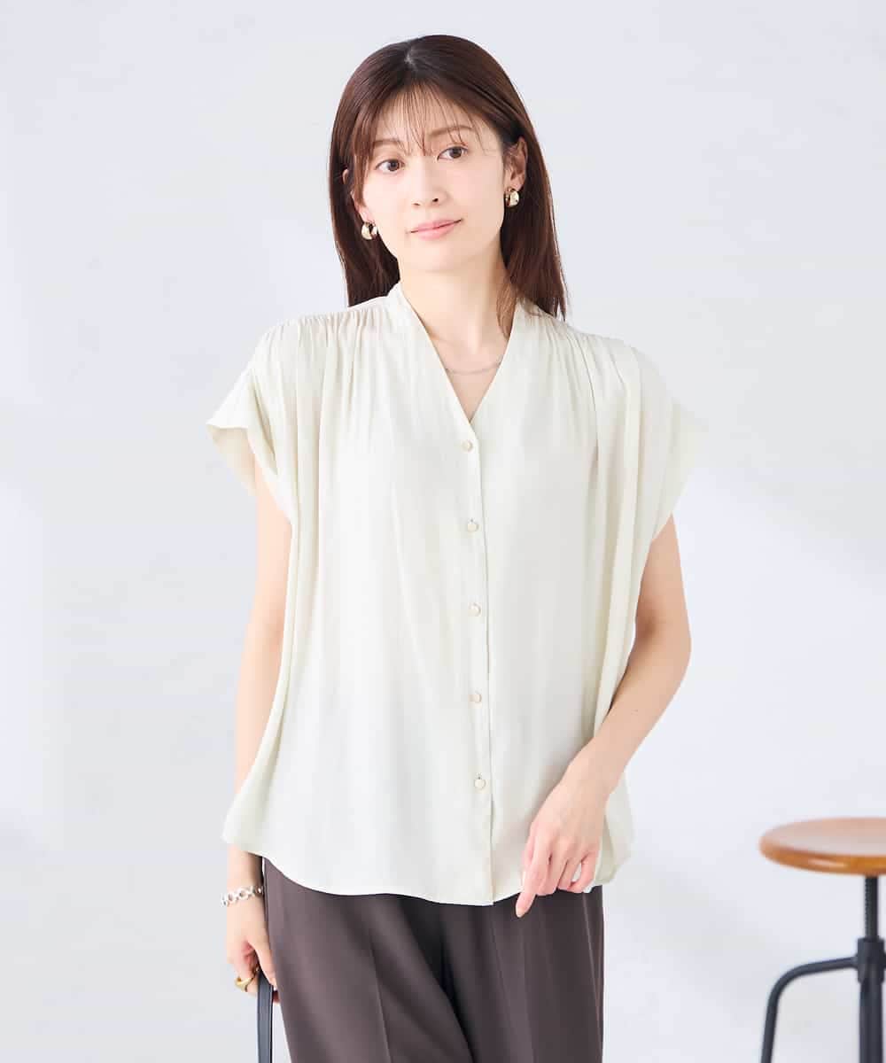 K2BHD40044 a.v.v(アー・ヴェ・ヴェ) Vネックギャザーブラウス アイボリー