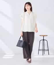 K2BHD40044 a.v.v(アー・ヴェ・ヴェ) Vネックギャザーブラウス アイボリー