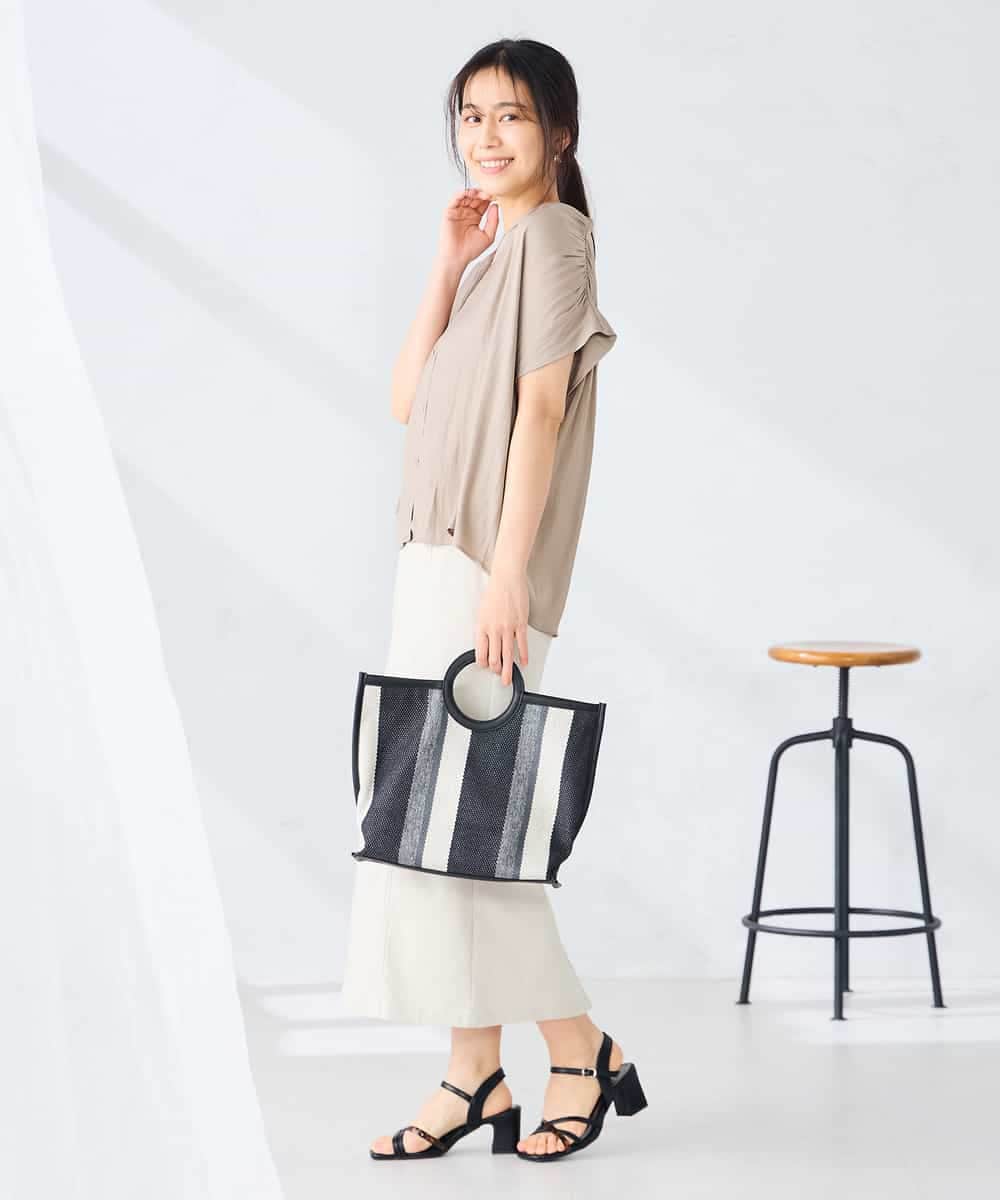 K2BHD40044 a.v.v(アー・ヴェ・ヴェ) Vネックギャザーブラウス アイボリー