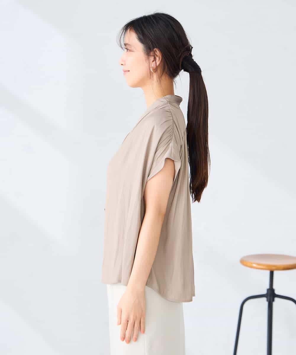 K2BHD40044 a.v.v(アー・ヴェ・ヴェ) Vネックギャザーブラウス アイボリー