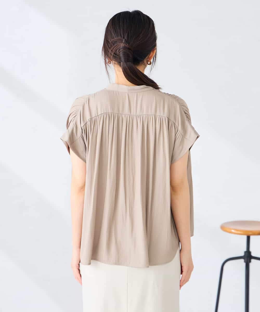 K2BHD40044 a.v.v(アー・ヴェ・ヴェ) Vネックギャザーブラウス アイボリー