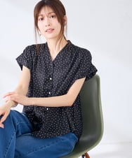 K2BHD43049 a.v.v(アー・ヴェ・ヴェ) Vネックプリントギャザーブラウス ブラック×オフドット柄