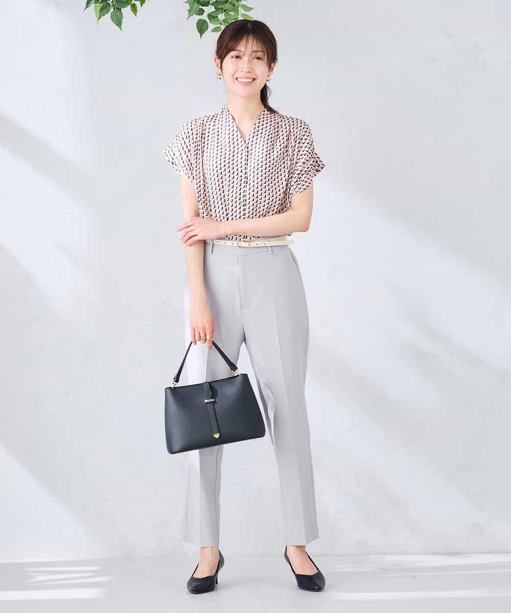 K2BHD43049 a.v.v(アー・ヴェ・ヴェ) Vネックプリントギャザーブラウス ピンク幾何柄