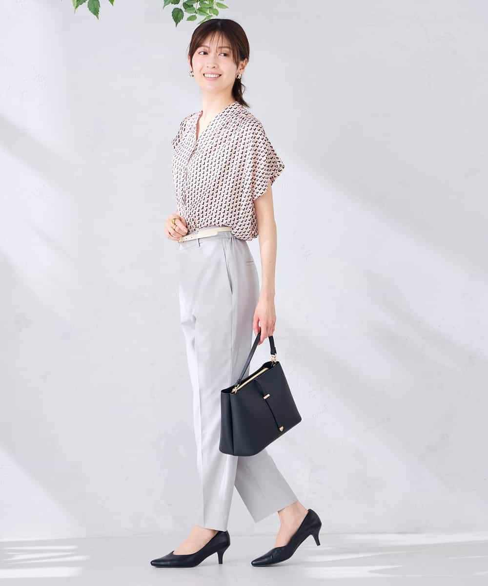 K2BHD43049 a.v.v(アー・ヴェ・ヴェ) Vネックプリントギャザーブラウス ピンク幾何柄