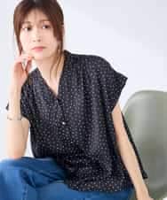 K2BHD43049 a.v.v(アー・ヴェ・ヴェ) Vネックプリントギャザーブラウス ピンク幾何柄