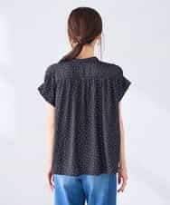 K2BHD43049 a.v.v(アー・ヴェ・ヴェ) Vネックプリントギャザーブラウス ピンク幾何柄