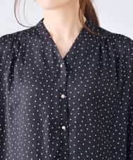 K2BHD43049 a.v.v(アー・ヴェ・ヴェ) Vネックプリントギャザーブラウス ピンク幾何柄