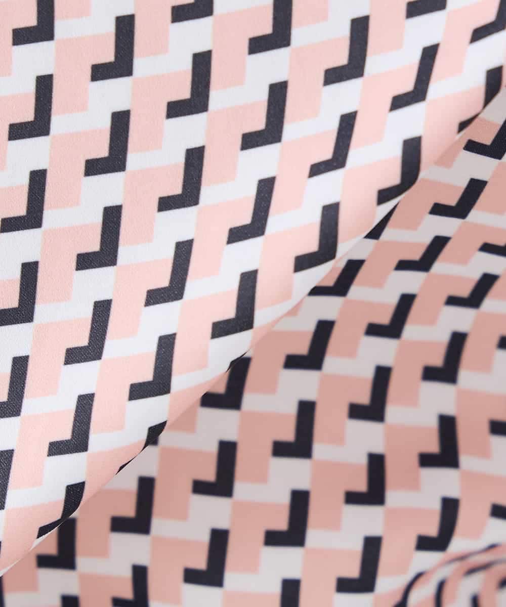 K2BHD43049 a.v.v(アー・ヴェ・ヴェ) Vネックプリントギャザーブラウス ピンク幾何柄