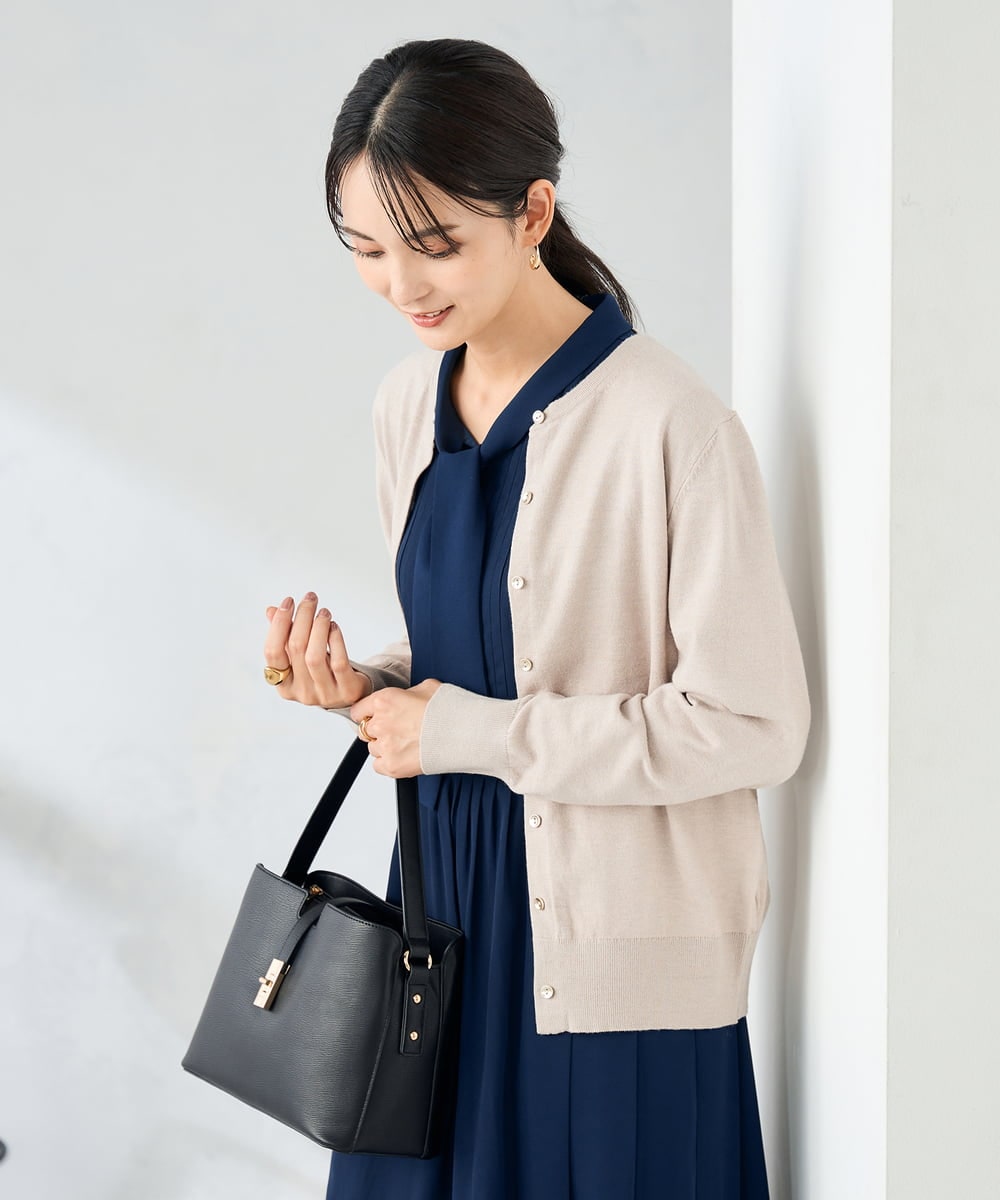 K2CAD40049 a.v.v(アー・ヴェ・ヴェ) 【洗える】クルーネック美ラクるカーディガン レッド