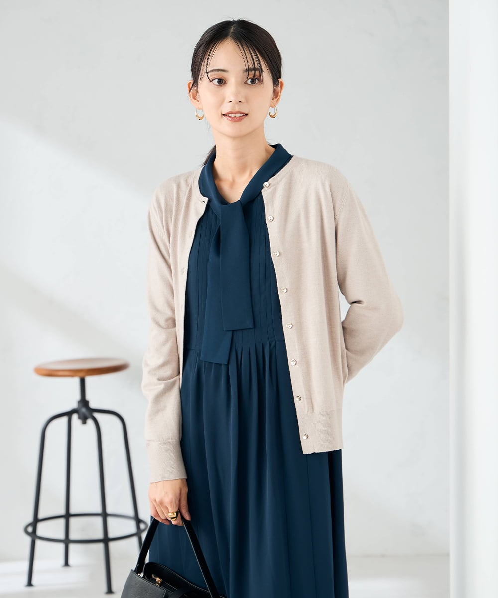 K2CAD40049 a.v.v(アー・ヴェ・ヴェ) 【洗える】クルーネック美ラクるカーディガン グレージュ