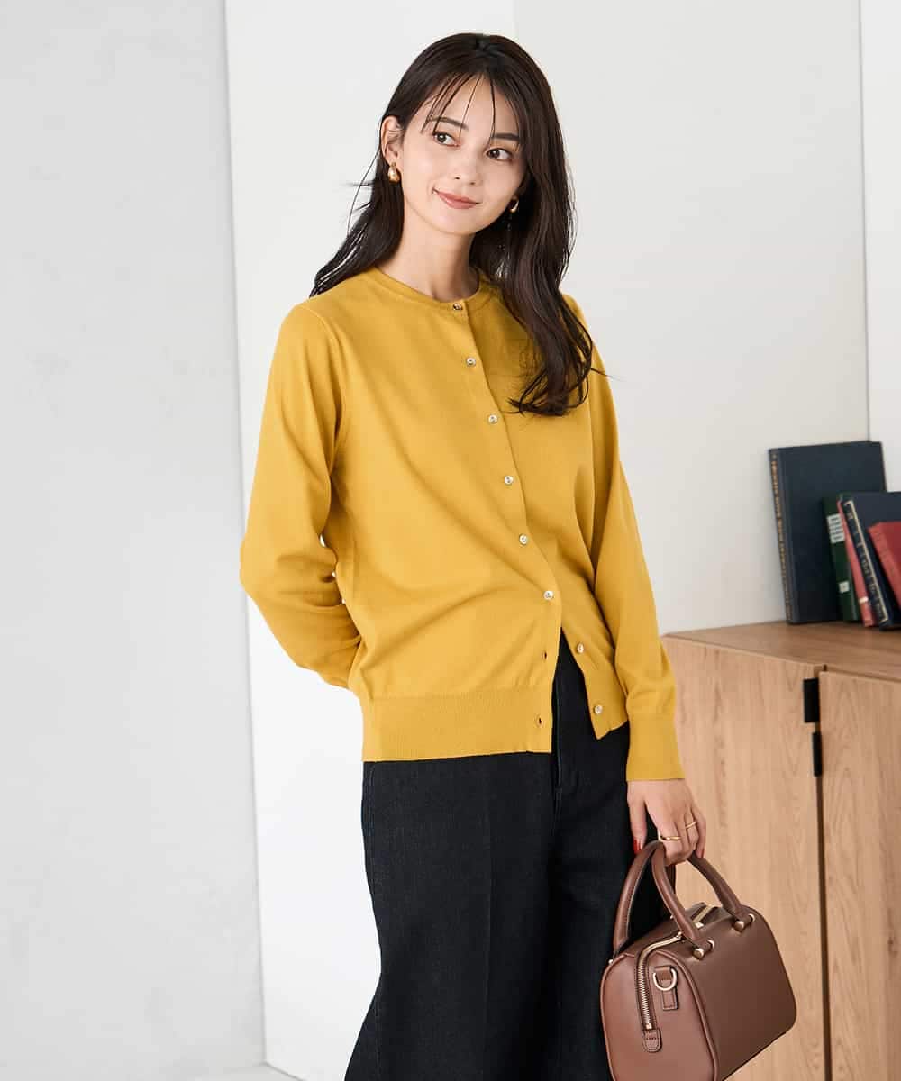 K2CAD40049 a.v.v(アー・ヴェ・ヴェ) 【洗える】クルーネック美ラクるカーディガン マスタード