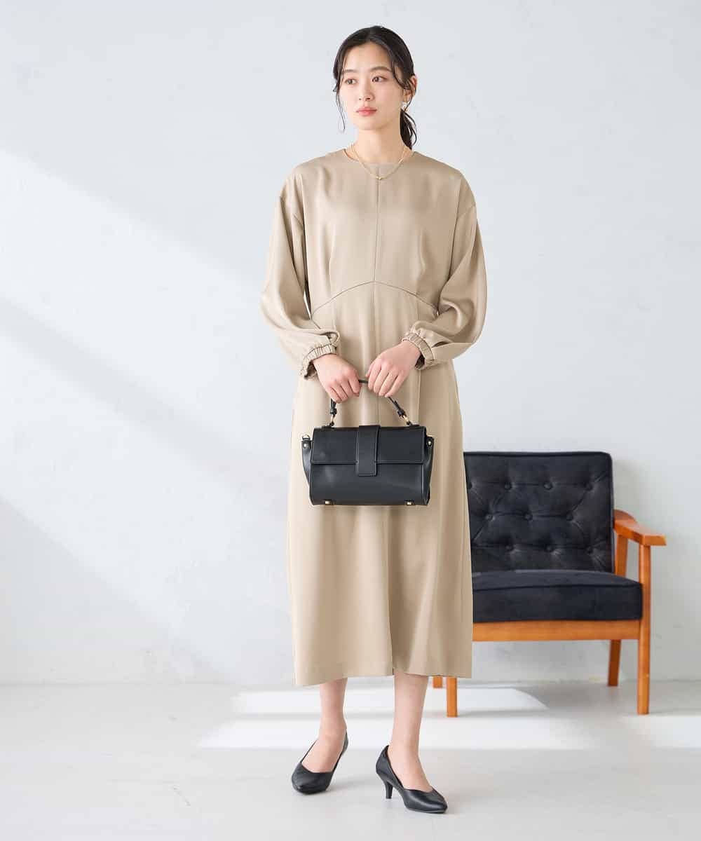 K2EFD05089 a.v.v(アー・ヴェ・ヴェ) サテンドルマンスリーブワンピース ベージュ