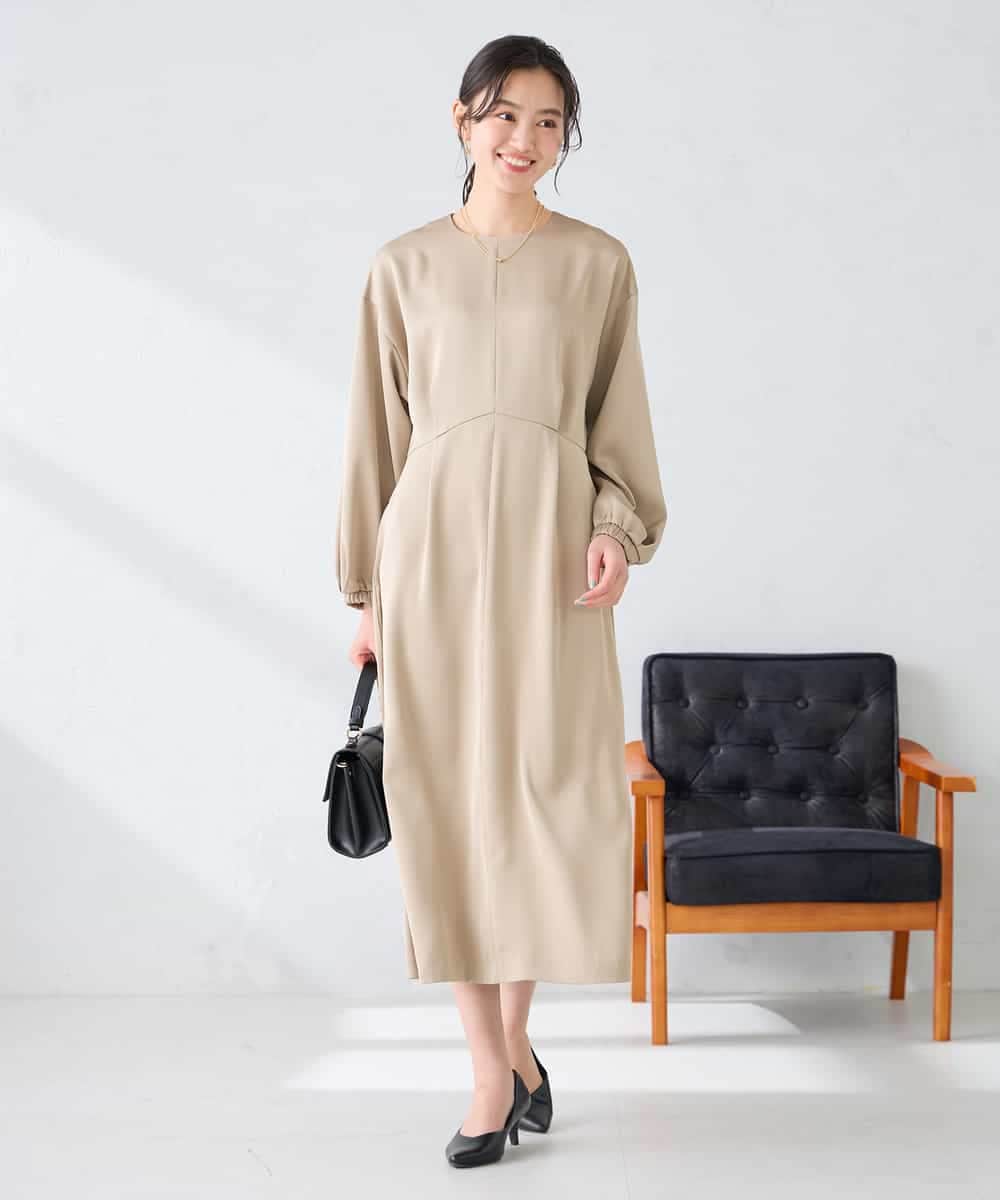 K2EFD05089 a.v.v(アー・ヴェ・ヴェ) サテンドルマンスリーブワンピース ベージュ