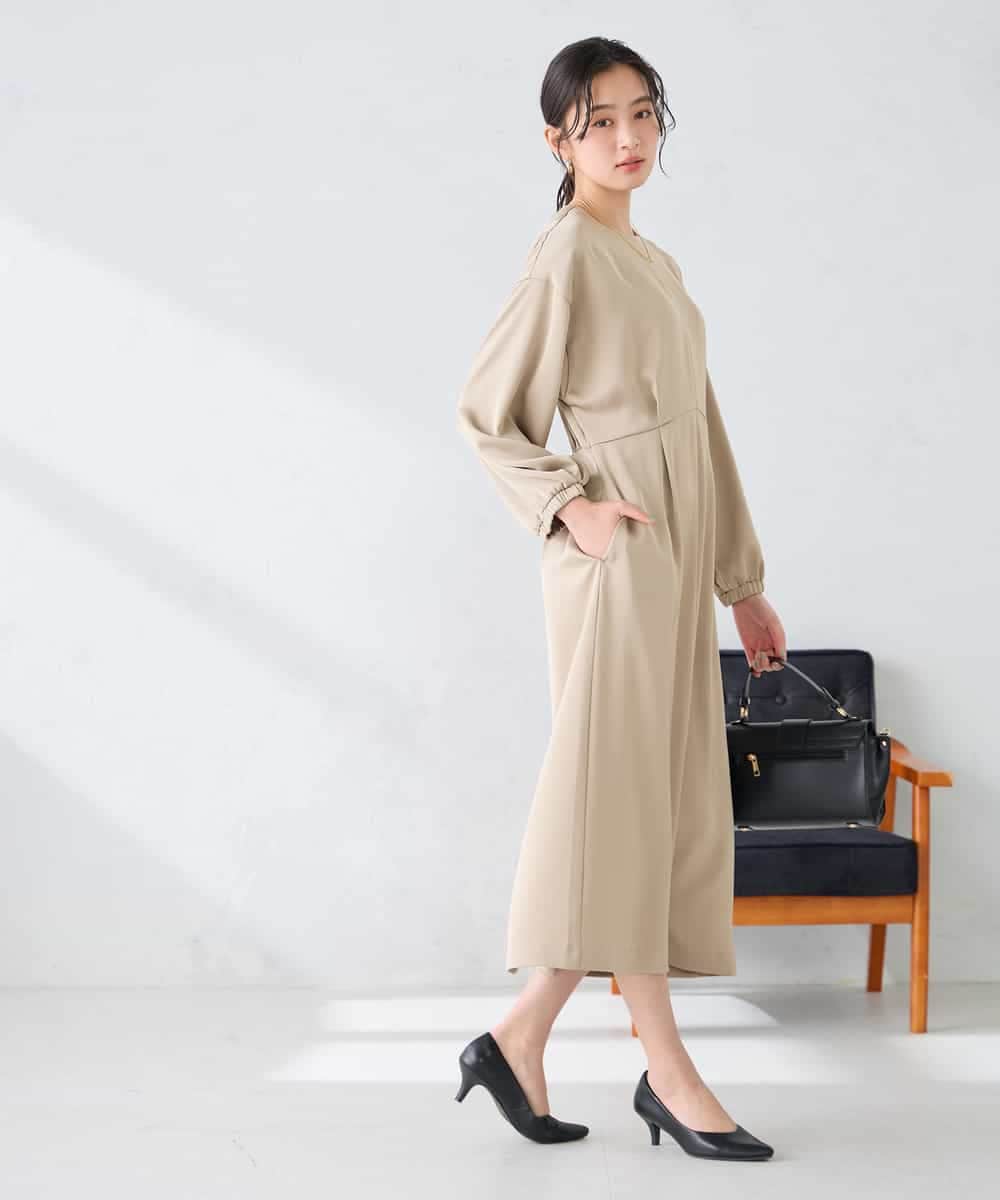 K2EFD05089 a.v.v(アー・ヴェ・ヴェ) サテンドルマンスリーブワンピース ベージュ