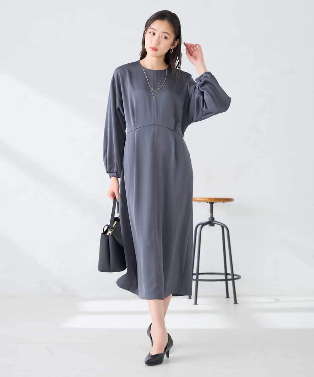 K2EFD05089 a.v.v(アー・ヴェ・ヴェ) サテンドルマンスリーブワンピース ベージュ