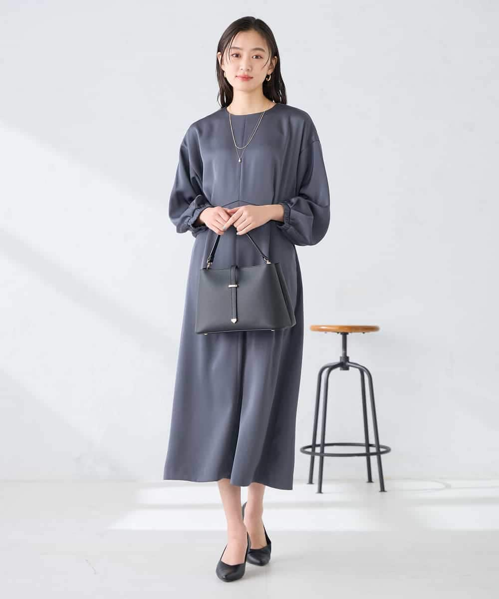 K2EFD05089 a.v.v(アー・ヴェ・ヴェ) サテンドルマンスリーブワンピース ベージュ