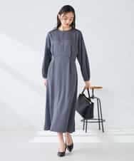 K2EFD05089 a.v.v(アー・ヴェ・ヴェ) サテンドルマンスリーブワンピース ベージュ