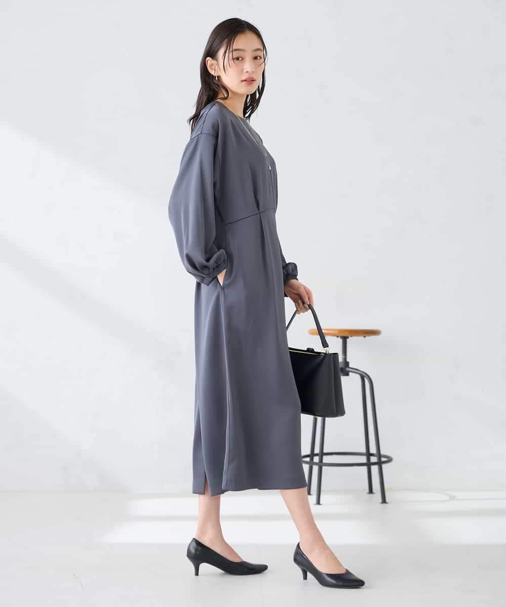 K2EFD05089 a.v.v(アー・ヴェ・ヴェ) サテンドルマンスリーブワンピース ベージュ