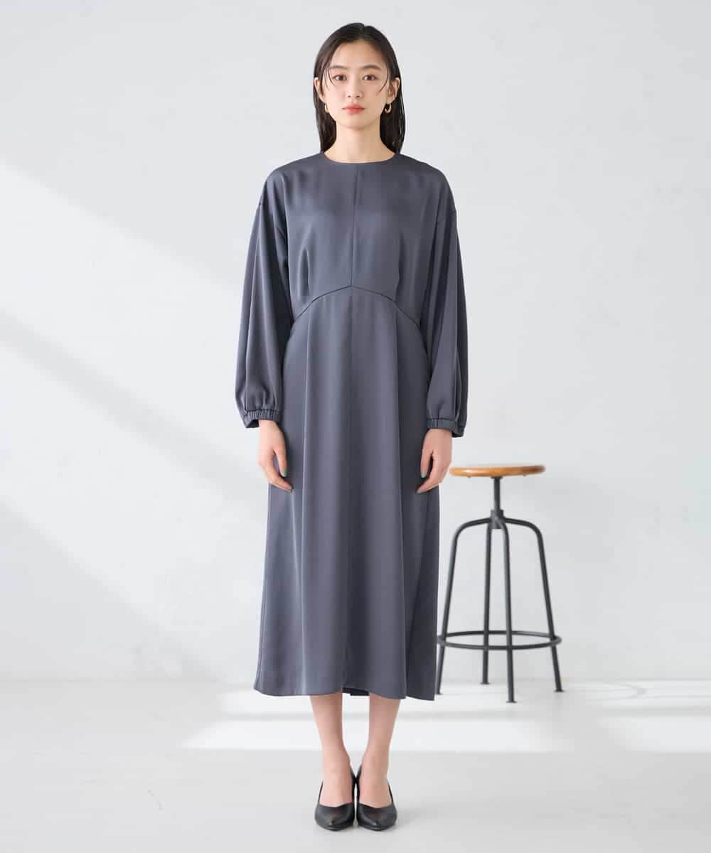 K2EFD05089 a.v.v(アー・ヴェ・ヴェ) サテンドルマンスリーブワンピース ベージュ