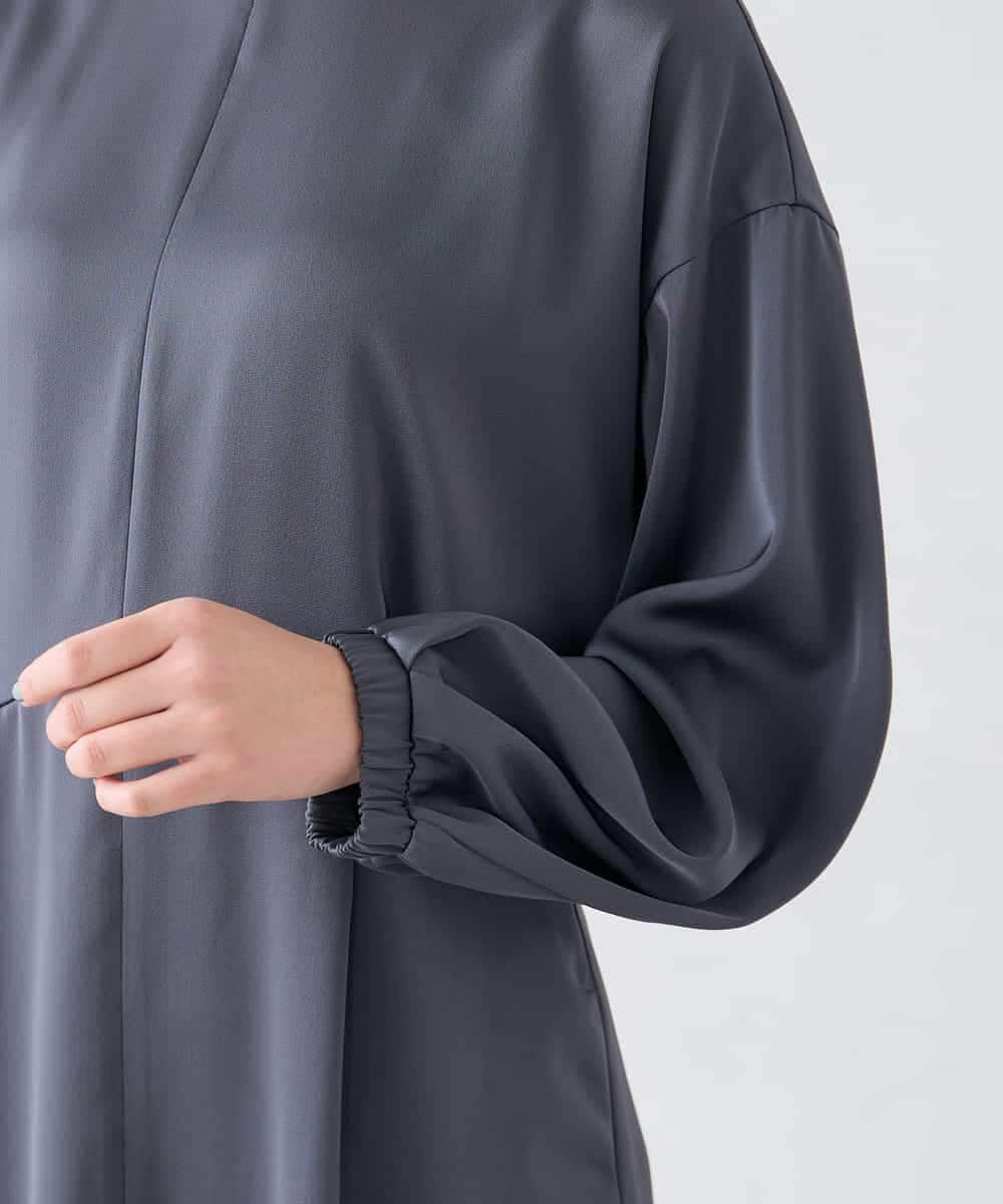 K2EFD05089 a.v.v(アー・ヴェ・ヴェ) サテンドルマンスリーブワンピース ベージュ