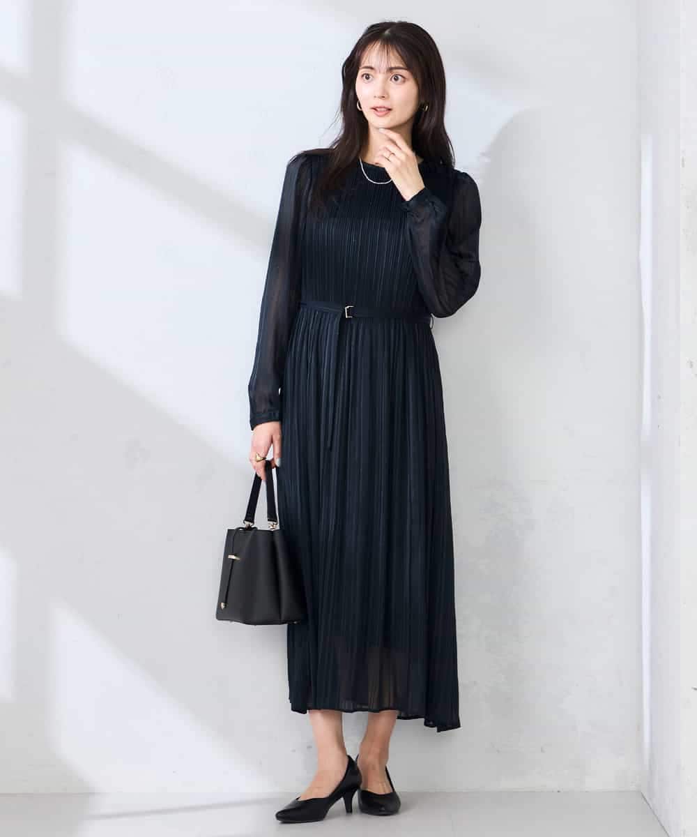 K2EFD12109 a.v.v(アー・ヴェ・ヴェ) ランダムプリーツワンピース ネイビー