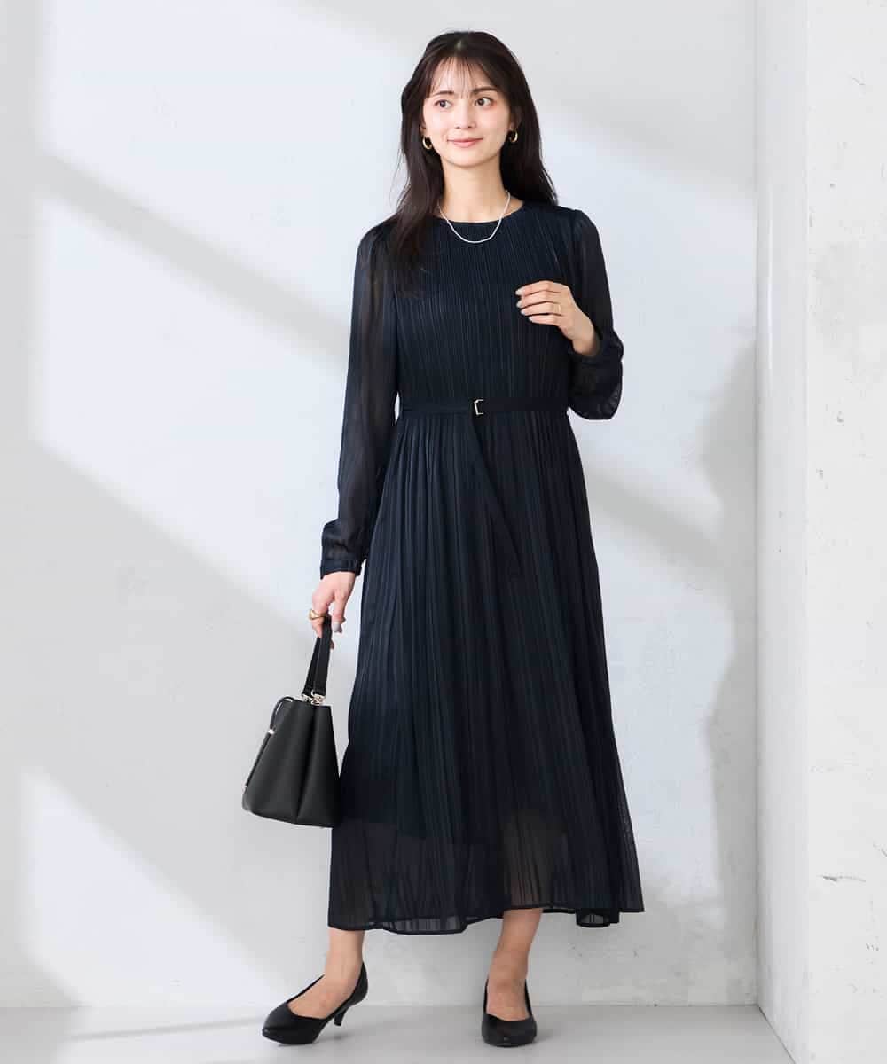 K2EFD12109 a.v.v(アー・ヴェ・ヴェ) ランダムプリーツワンピース ネイビー