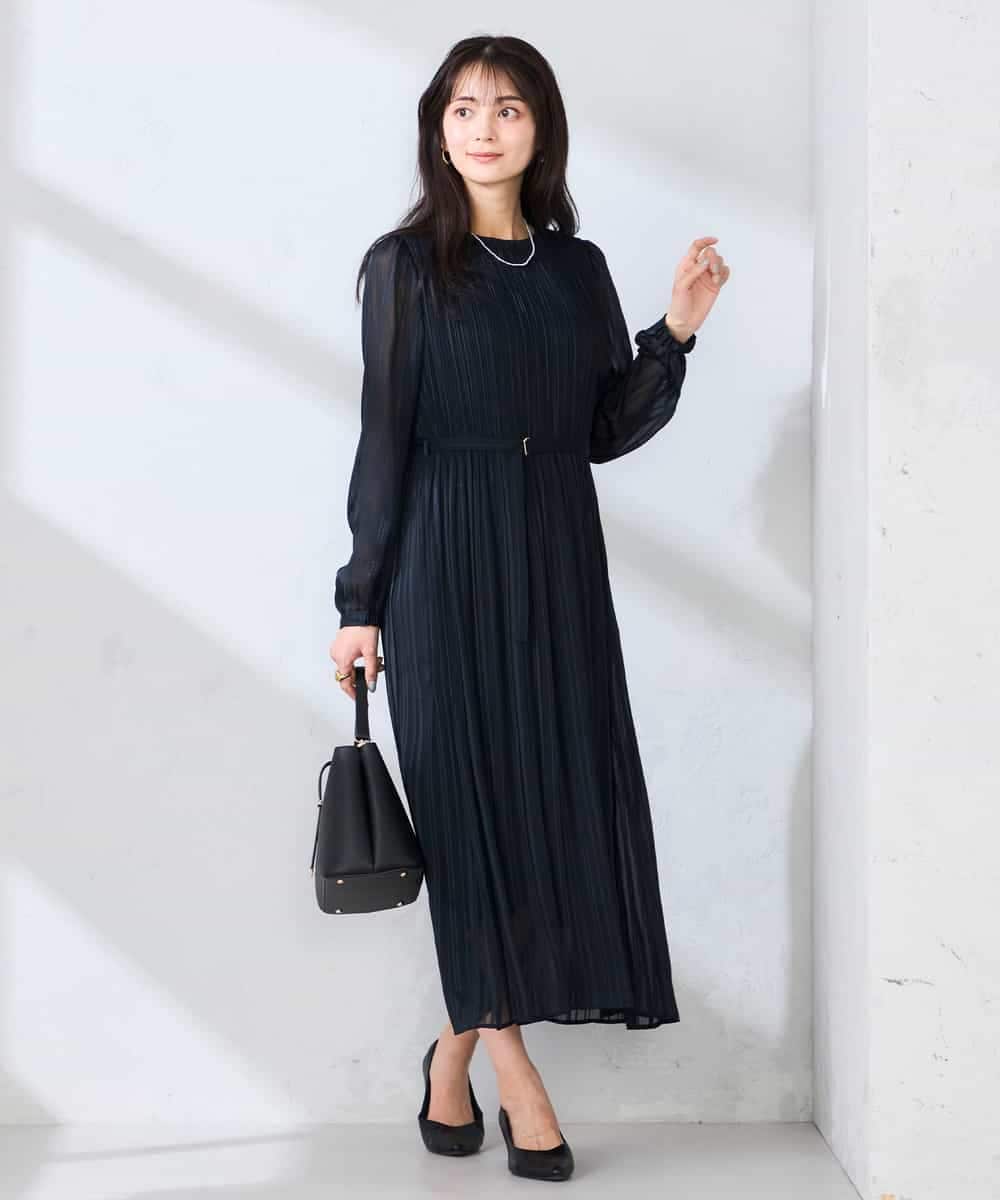 K2EFD12109 a.v.v(アー・ヴェ・ヴェ) ランダムプリーツワンピース ネイビー