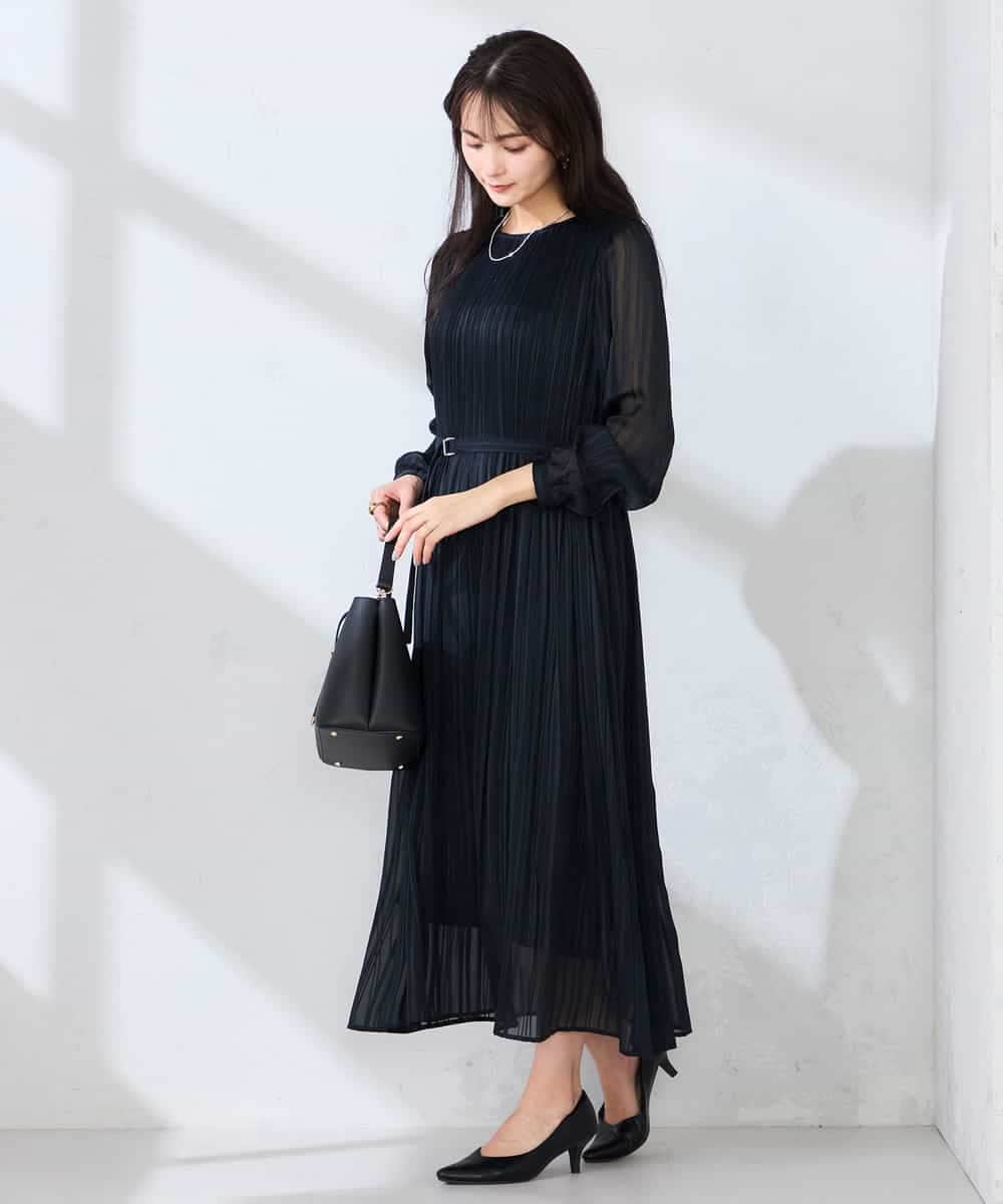 K2EFD12109 a.v.v(アー・ヴェ・ヴェ) ランダムプリーツワンピース ネイビー