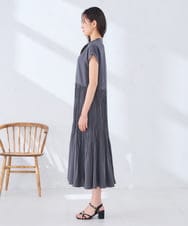 K2EHD19079 a.v.v(アー・ヴェ・ヴェ) ワッシャープリーツワンピース【洗える】 レッド