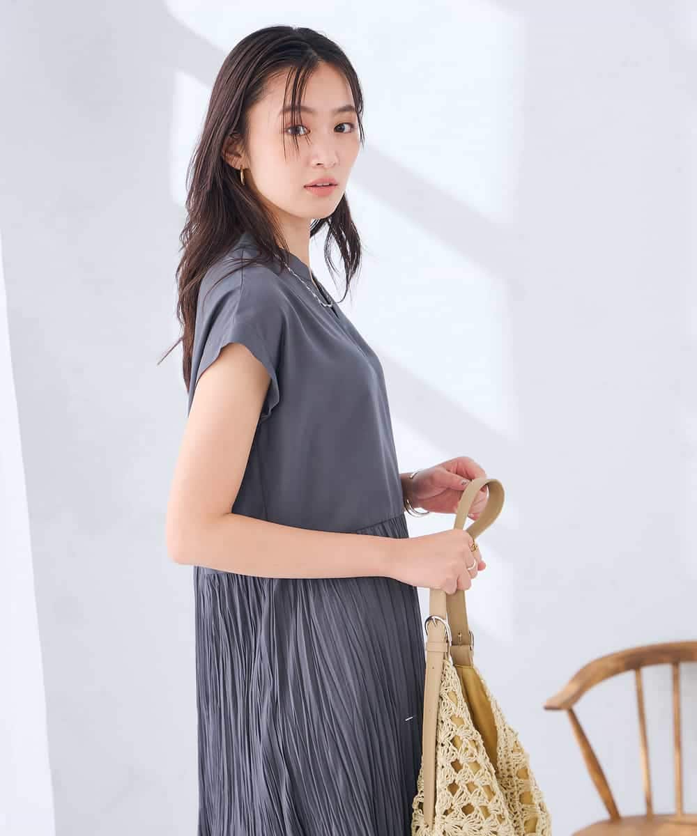K2EHD19079 a.v.v(アー・ヴェ・ヴェ) ワッシャープリーツワンピース【洗える】 レッド
