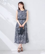 K2EID15089 a.v.v(アー・ヴェ・ヴェ) 【洗える】フラワープリントギャザーノースリーブワンピース ネイビー