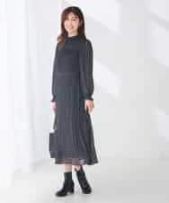 K2EJD01109 a.v.v(アー・ヴェ・ヴェ) 【洗える】ラメ プリーツ ワンピース ネイビー