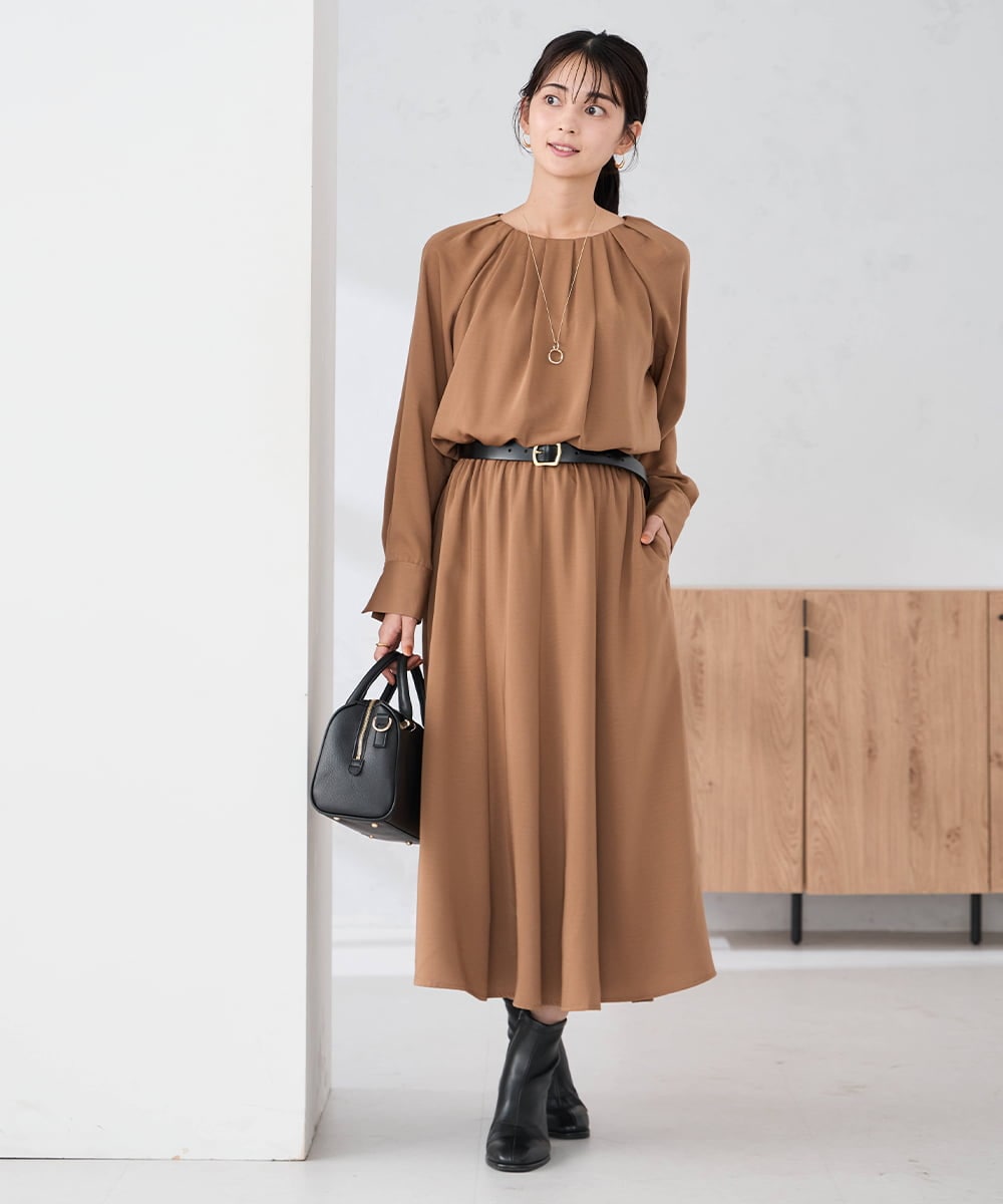 K2EKA08099 a.v.v(アー・ヴェ・ヴェ) 【洗える】セットアップ見えサテンワンピース キャメル