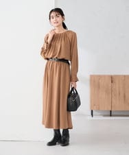 K2EKA08099 a.v.v(アー・ヴェ・ヴェ) 【洗える】セットアップ見えサテンワンピース キャメル