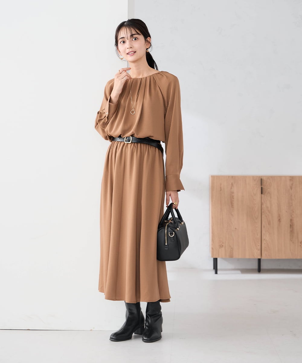 K2EKA08099 a.v.v(アー・ヴェ・ヴェ) 【洗える】セットアップ見えサテンワンピース キャメル