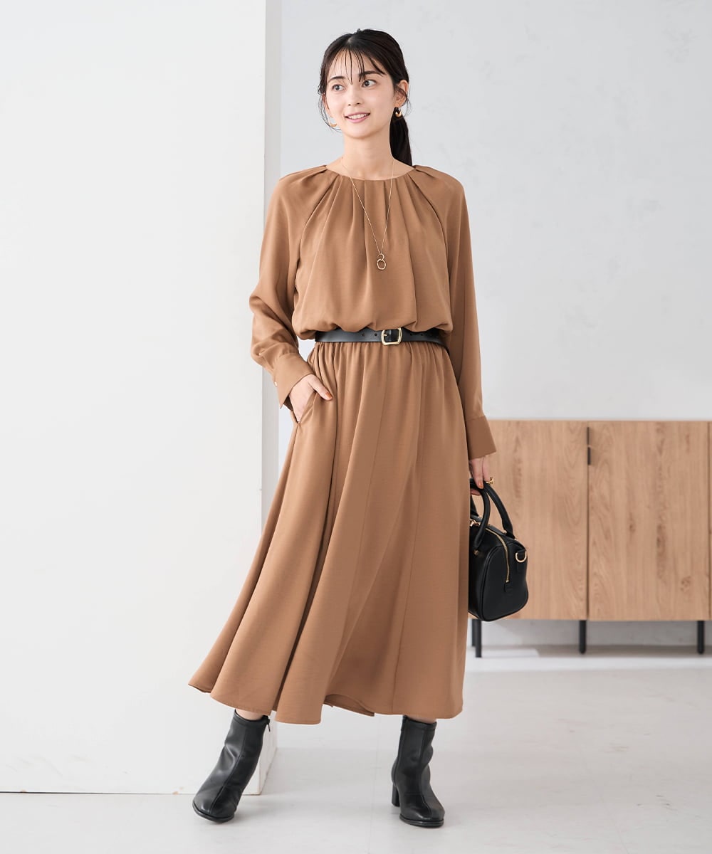 K2EKA08099 a.v.v(アー・ヴェ・ヴェ) 【洗える】セットアップ見えサテンワンピース キャメル