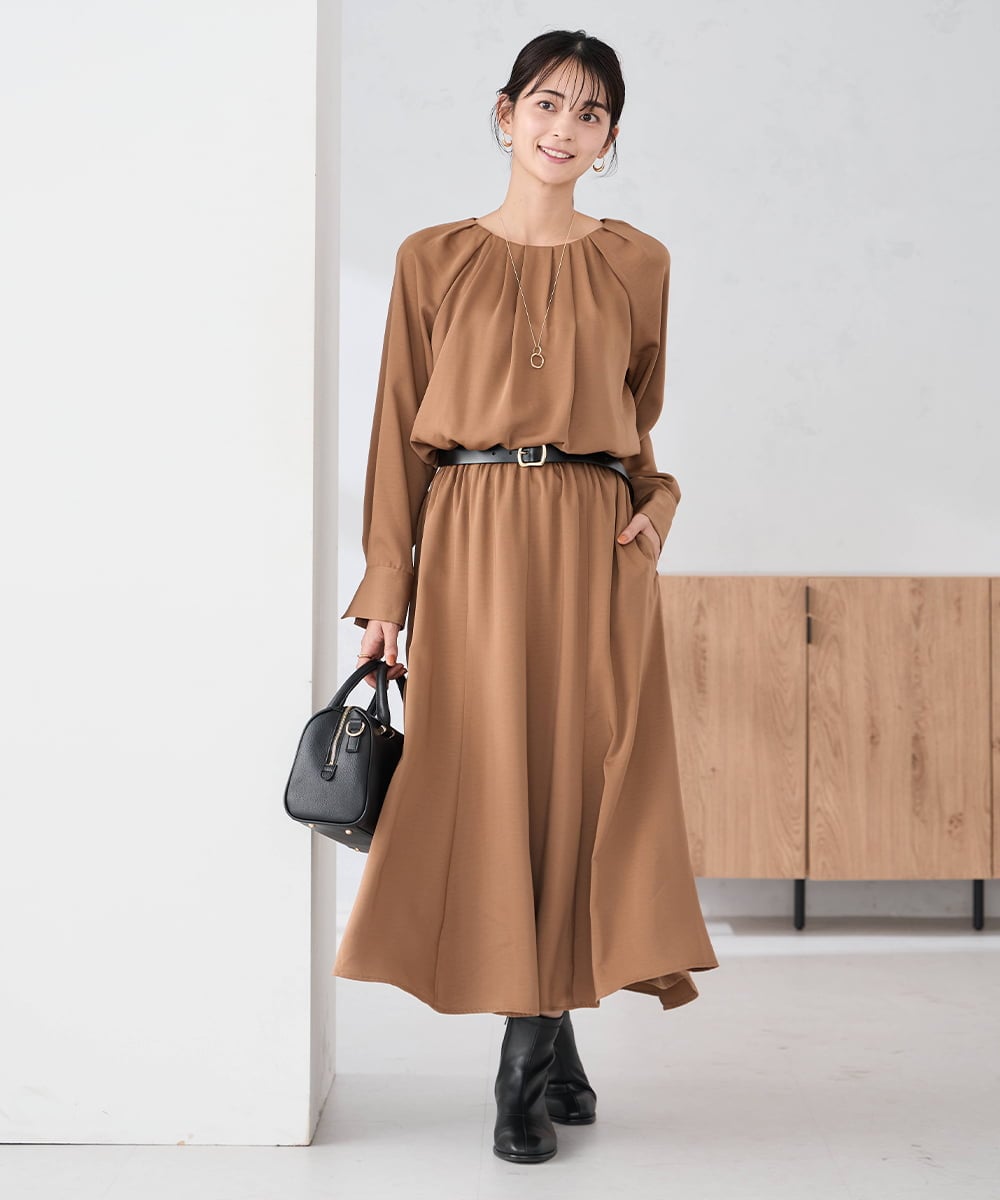K2EKA08099 a.v.v(アー・ヴェ・ヴェ) 【洗える】セットアップ見えサテンワンピース キャメル