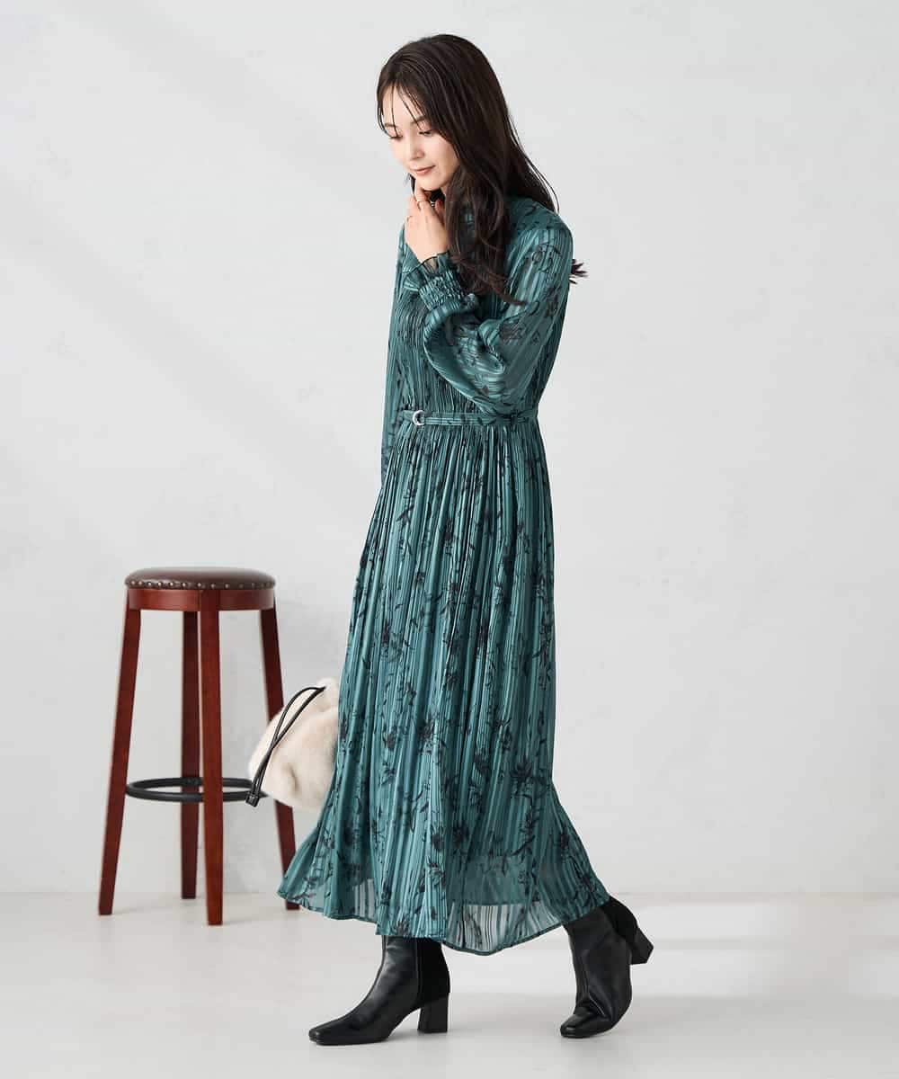 K2EKA70099 a.v.v(アー・ヴェ・ヴェ) 【洗える】ランダムプリーツサテンワンピース【WEB限定】 グリーン