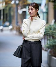 K2FAD01029 a.v.v(アー・ヴェ・ヴェ) リブタートルネックニットプルオーバー レッド