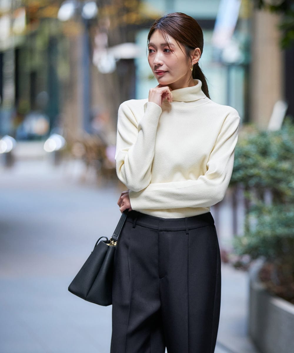 K2FAD01029 a.v.v(アー・ヴェ・ヴェ) リブタートルネックニットプルオーバー レッド